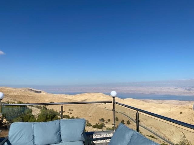 Golden Rays Chalet Madaba Exterior photo