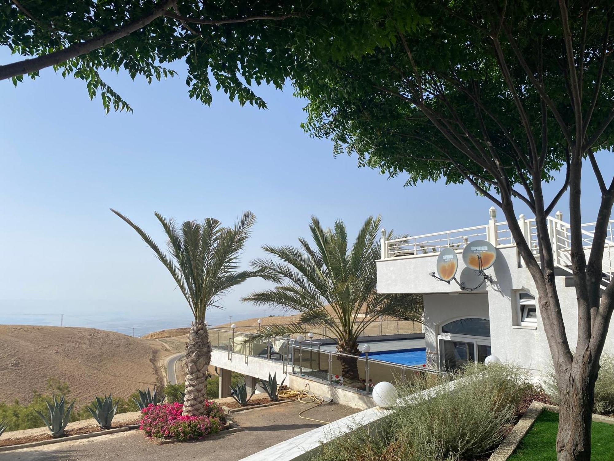 Golden Rays Chalet Madaba Exterior photo